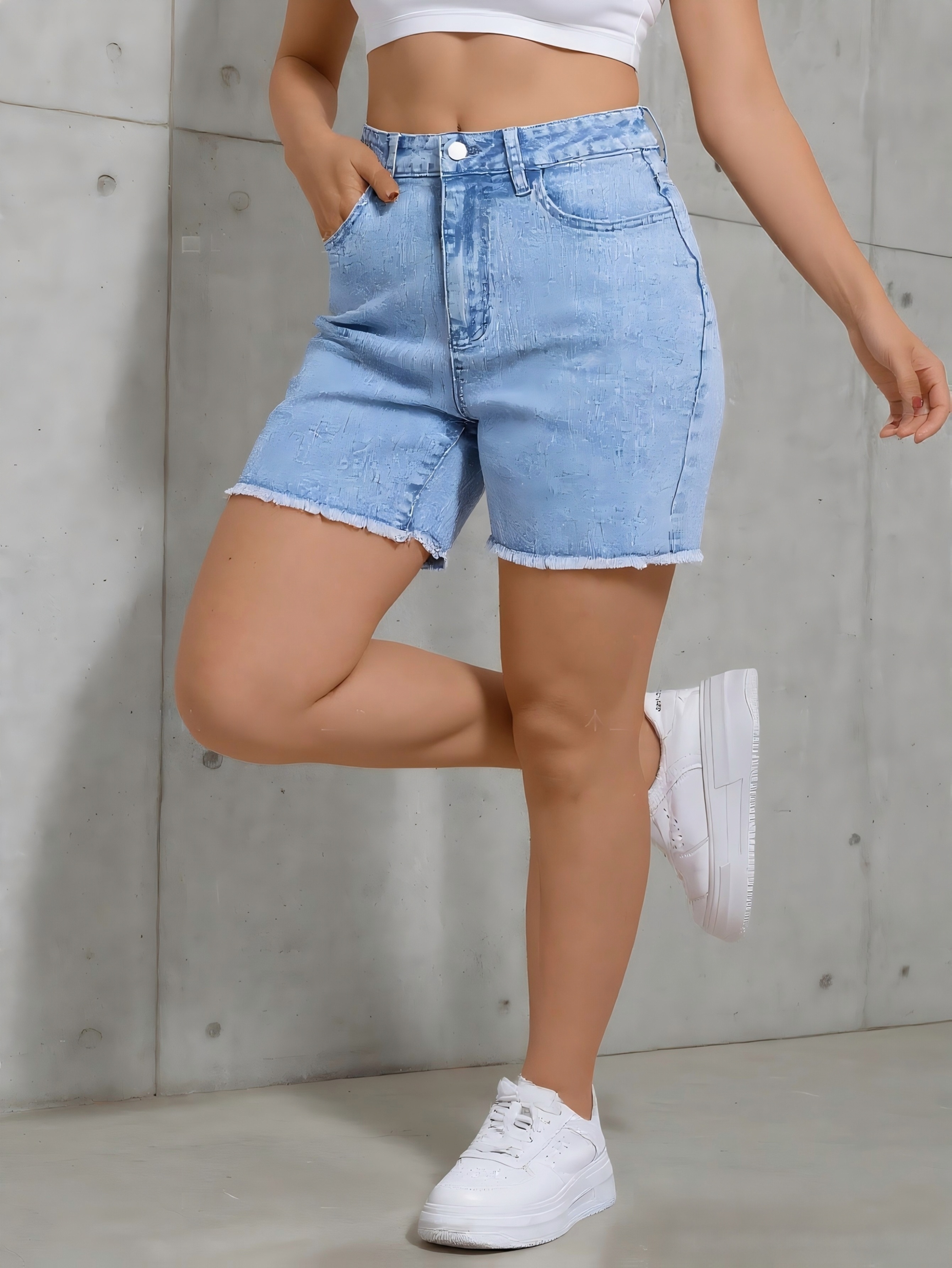 Women's Plus Size Fashion Distressed Snowflake Frayed Hem Stretch Denim Shorts
