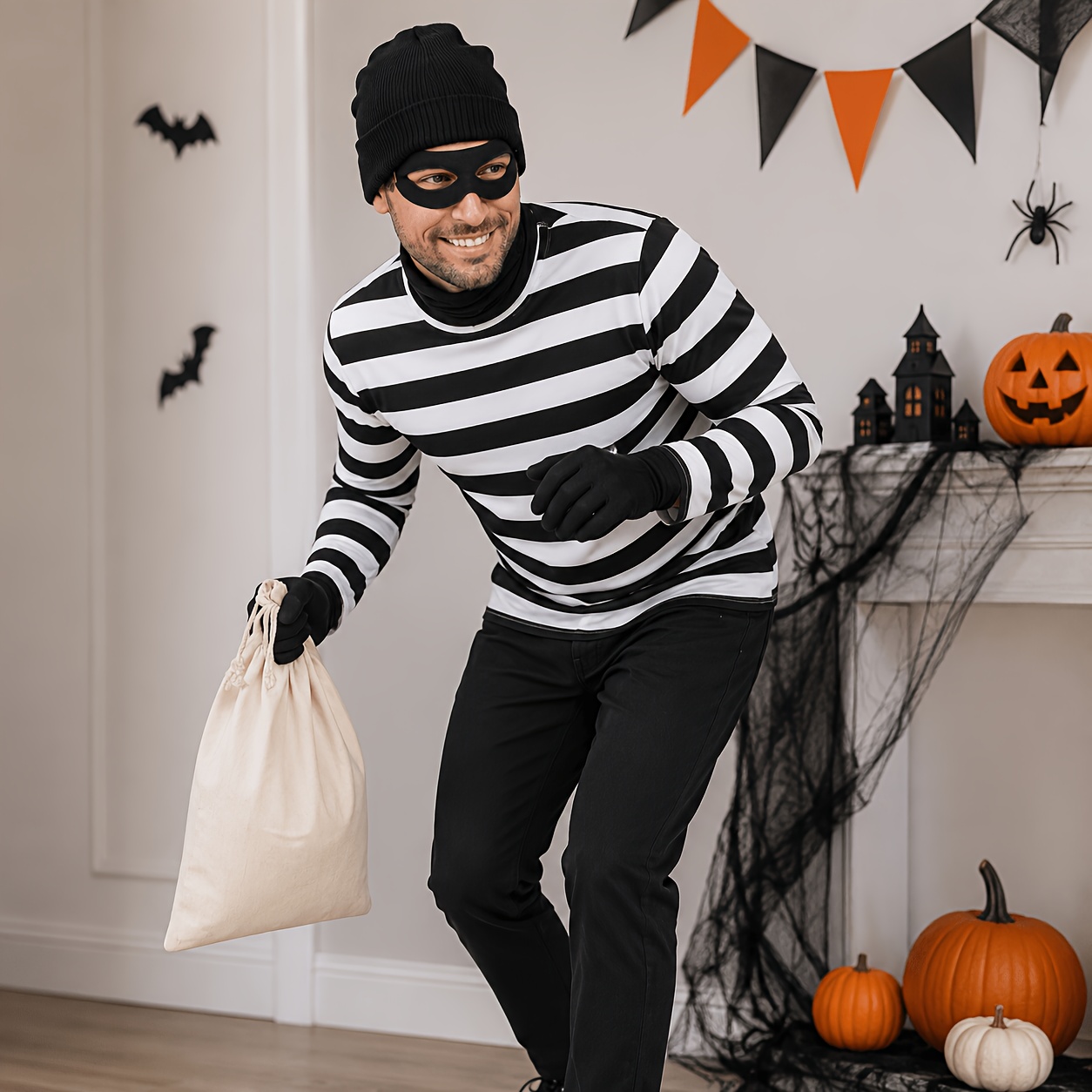 6pcs Halloween Thief Costume Set, Including a Black and White Striped Long-sleeve Top, Black Hat, Face Mask, Strapped Blindfold, Black Gloves, and a Drawstring Money Pouch. Suitable for Halloween Parties and Escape Room Themed Funny Role-playing