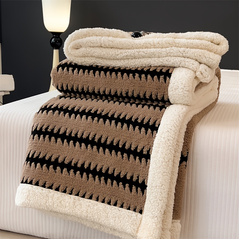 1pc Double-Layer Autumn And Winter Warm Polyester Suitable for Bedrooms, Sofas, Nap Time, Multi-Purpose, Multi-Color Options, Quick Heating Blanket, Exquisite Pattern Design, Preferred Gift