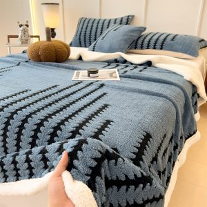 1pc Double-Layer Autumn And Winter Warm Polyester Suitable for Bedrooms, Sofas, Nap Time, Multi-Purpose, Multi-Color Options, Quick Heating Blanket, Exquisite Pattern Design, Preferred Gift
