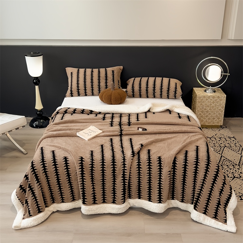 1pc Double-Layer Autumn And Winter Warm Polyester Suitable for Bedrooms, Sofas, Nap Time, Multi-Purpose, Multi-Color Options, Quick Heating Blanket, Exquisite Pattern Design, Preferred Gift