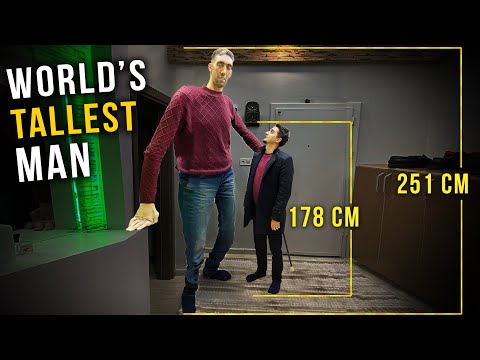 The Worlds Tallest Man 251 cm 8.2 feet